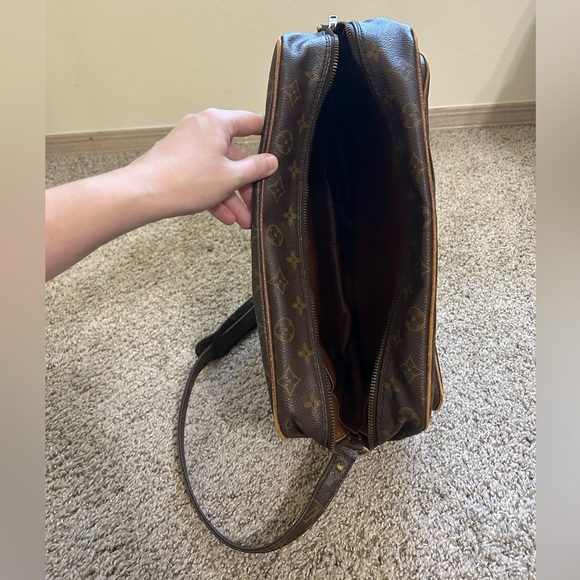 Vintage Louis Vuitton Brown Messenger Bag Monogram Design Coated Canvas Leather - Picture 5 of 16